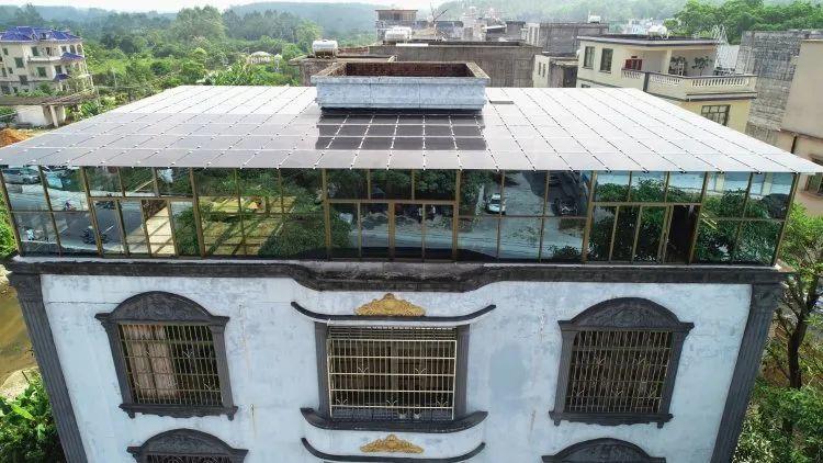 還在裝傳統(tǒng)陽光房？太傻了！如今大家都裝這個，美觀、環(huán)保還能賺錢！